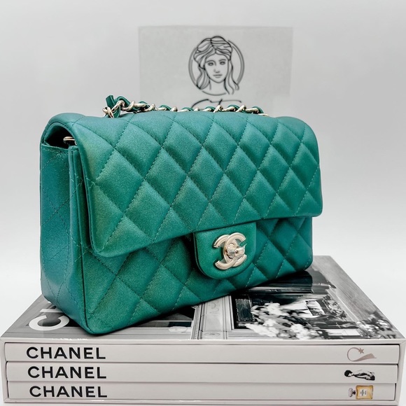 22A Classic Mini Rectangular Flap in Green Iridescent - Picture 2 of 7